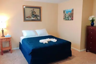 Image de Beautiful apartment in Historic Downtown area, perfect for long term stays