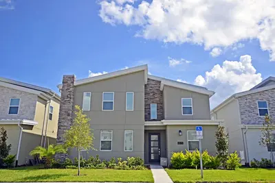 Image de 9 Br/5 Ba Resort Villa in Storey Lake Closed to Disney