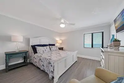 Image de Updated direct oceanfront condo with stunning views and a heated pool