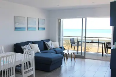 Image de Luxury apartment \"Sirena Azul\" in first sea line and pool