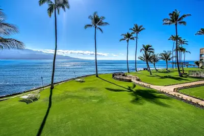 Image de Stunning Ocean Views, Beachfront Bliss, and Modern Comfort: Ma'alaea Kai 215