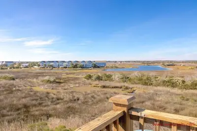 Image de Shore Beats Work - Georgeous Views of Topsail! Dog Friendly!