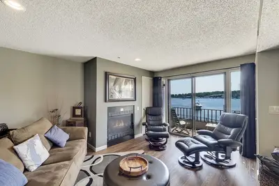 Image de Charlevoix Condo #114 in | Downtown Charlevoix | Pool, Hot Tub, Sauna