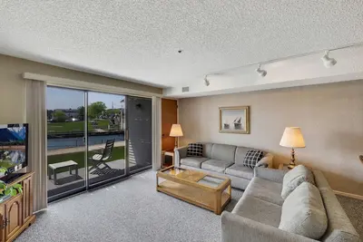 Image de Edgewater #119 | Water Views + Private Balcony | Pool, Hot Tub, Sauna