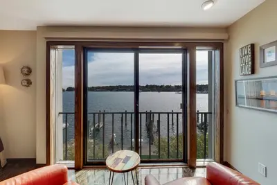 Image de Waterfront Condo | Spectacular Balcony Views | Pool, Hot Tub, Sauna
