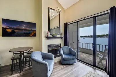 Image de Elegant Lake Charlevoix Views | Downtown Charlevoix | Pool, Hot Tub, Sauna
