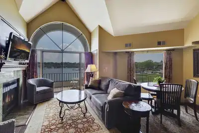 Image de Top-Floor 2br Condo | Downtown Charlevoix | Pool, Hot Tub, Sauna