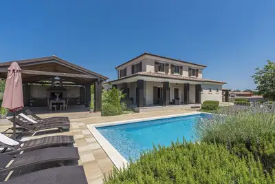 Image de Villa Leonardo with whirlpool, sauna and 5 bedrooms