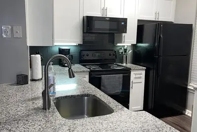 Image de Comfortable, cozy, spacious apartment!