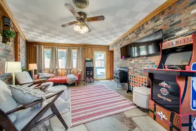 Image de #HabitueHomes - Eagle Rock Base Camp