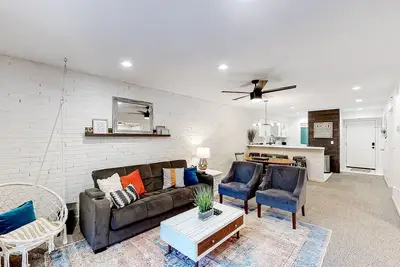 Image de Updated Condo w/Private Balcony, W/D, Shared Pool, Hot Tub, Free WiFi, Tennis