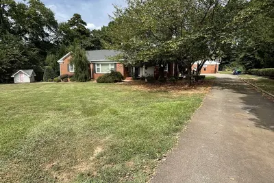 Image de Family Friendly 3br w/outdoor entertaining space