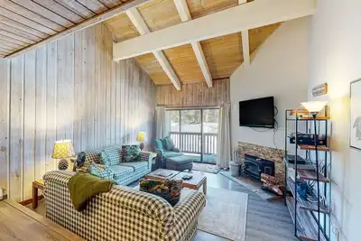 Image de Incredible Condo near the Slopes w\/Shared Pool, Hot Tub, Balcony, Free WiFi