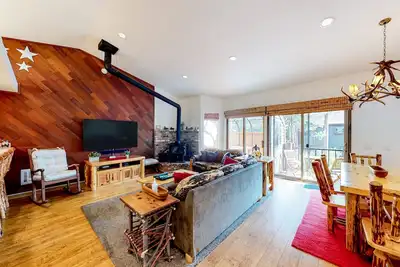 Image de Condo Less than a Mile from Mammoth Village w/ Private Hot Tub & Fireplace