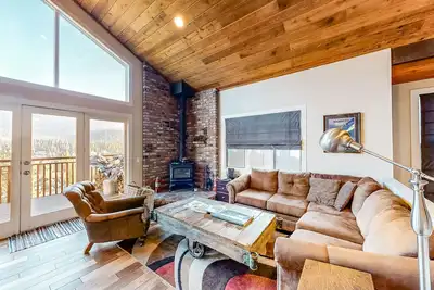 Image de Beautiful and Comfortable Vacation Retreat w/Private W/D, Shared Pool/Hot Tub
