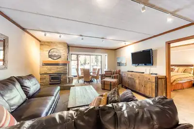 Image de Dog-friendly condo with pool & hot tubs - walk to Canyon Lodge & Chair 8