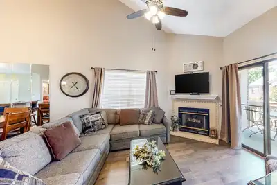 Image de Modern Condo w/Shared Pool, Hot Tub, Free WiFi, Private W/D, & Modern Kitchen