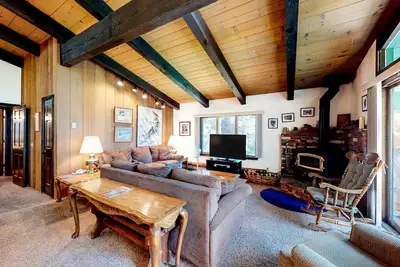 Image de Lodge-Like Condo w/ Balcony, Shared Indoor Pool/Hot Tub/Sauna - 1 Mile to Slopes