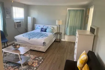 Image de Historic Renovated Studio Apt w kitchen 2ndFl