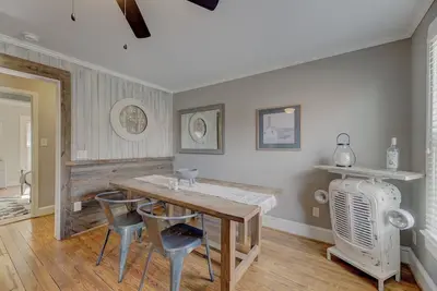 Image de Walk Weco on State - Eats, Drinks, Shops & Rec