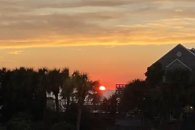 Image de Cape Happy Hour on pond w/Gulf View: 115 steps to beach and beachfront pool