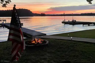 Image de 🚌New Skoolie on Lake Weiss | Lake Front & Fishing 🎣