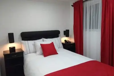 Image de Entire hotel with no rules.