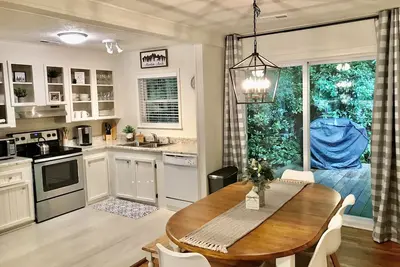Image de Hutch’s Mountain Cottage- Serene, Clean, & Cozy!