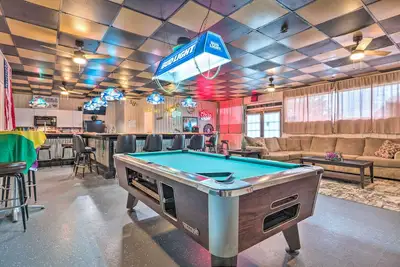 Image de 'The Float Yard' Pensacola Home w/ Pool Table