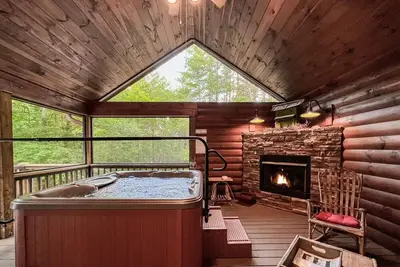 Image de Antler Lodge - Family Perfect, HotTub, FirePit, Pool Table, Creek, Pet Friendly