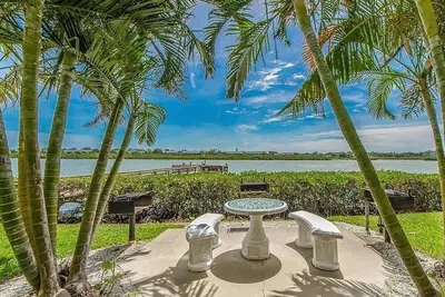 Image de Heated Swimming Pool, 2-minute walk to the beach!