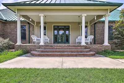 Image de Spacious Elko Home - 6 Mi to Georgia Fairgrounds!
