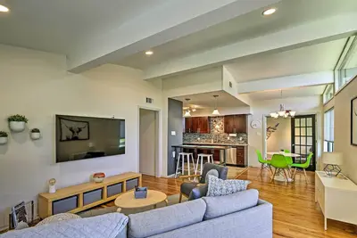 Image de Bright & Modern Texas Getaway - 7 Mi to The Alamo!
