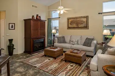 Image de Great Cottonwood Location! Community Pool & Hot Tub! - Bronco - S021