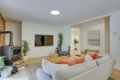 Image de Charming Swan Lake Apartment w\/ Deck!