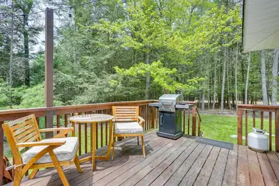 Image de Cozy Swan Lake Apt w/ Grill + Private Yard