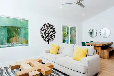 Image de Modern South Austin Home - 7 miles to Downtown