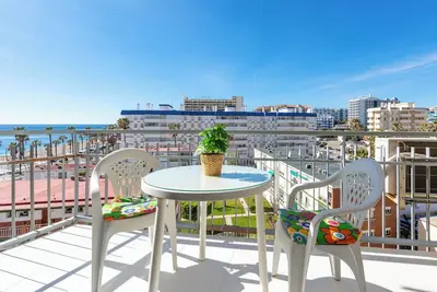 Image de Sunny Seaside Studio avec balcon, climatisation et vue sur mer