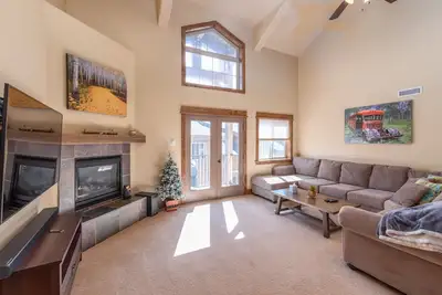 Image de Wb A11- Spacious and Stunning Mountain Getaway