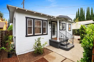 Image de Recently Renovated 2-Bedroom Haven with Private Garden