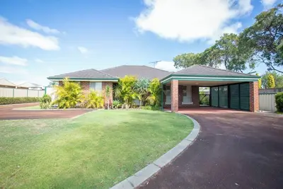 Image de Retreat on Dolphin - This holiday home includes comfortably appointed, open plan living