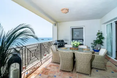 Image de Lap- 3 bed apartment on the beach. Families only