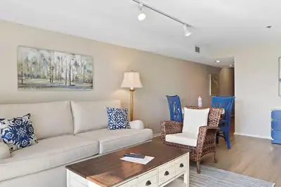 Image de Edgewater Inn Condo #117b with Waterfront Access | Pool, Hot Tub, Sauna