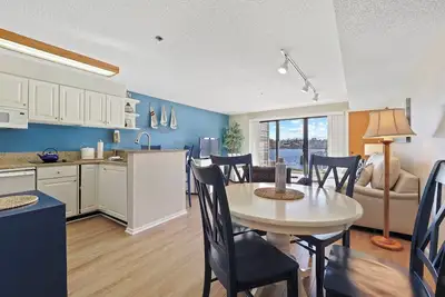 Image de Edgewater Inn Condo #117c with Waterfront Access | Pool, Hot Tub, Sauna