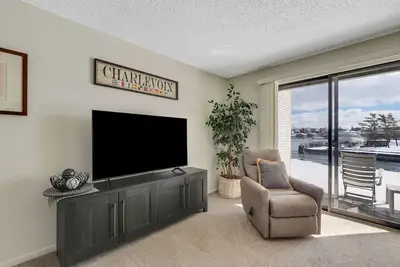 Image de Beautiful Charlevoix Condo #118b at Edgewater Inn | Pool, Hot Tub, Sauna
