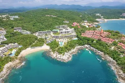 Image de Resort-Style Amenities & Modern Decor