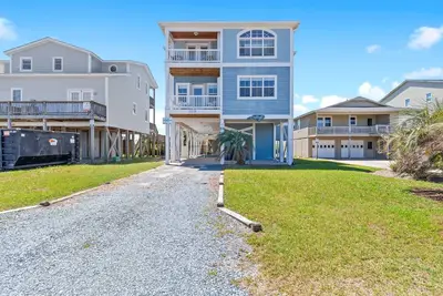 Image de \"Carolina Dreaming\" Luxury Oceanfront Home w/ Private Pool, 6 Bedrooms / 4 Bathrooms