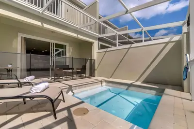 Image de Brand new pool home for up to 6 guests near Disney