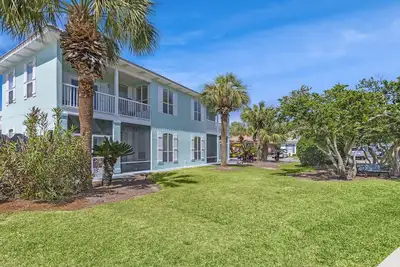 Image de 23 Aquamarine • Private Beach Access • Golf Cart • 2 Pools • Beach Gear • Tennis