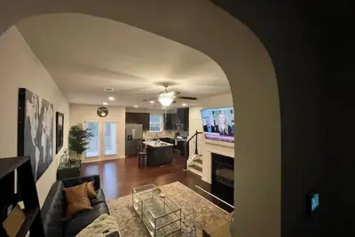 Image de 4 bedroom, 2floor remove me